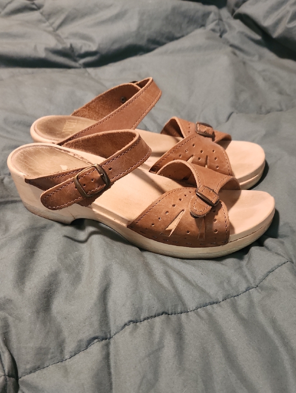 Women's Sven Tan Leather Buckle Sandals with Cushioned Footbed